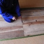 シロアリ駆除　床下　入り方